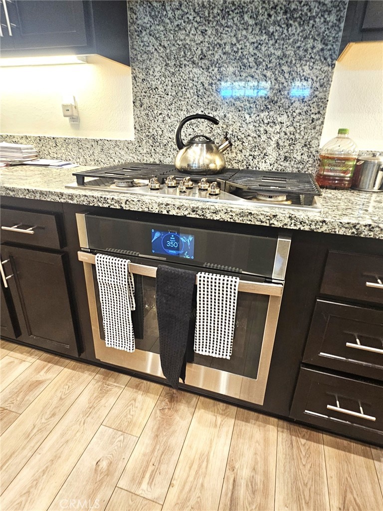 https://media.crmls.org/medias/7fcdd23b-a163-4bd8-bcb8-0f218c00c039.jpg?preset=X-Large