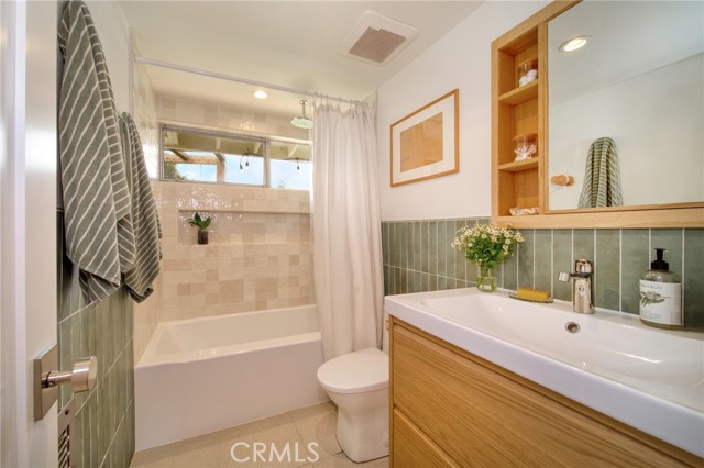 305 Bowling Green Drive, Costa Mesa CA: https://media.crmls.org/medias/7fce8595-9f23-4bf8-ba25-60e864d21e25.jpg
