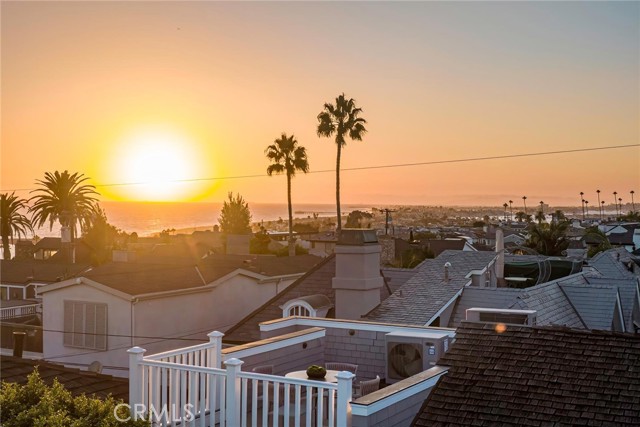 215 Marigold Avenue, Corona del Mar CA: https://media.crmls.org/medias/7fcefef7-41f8-468d-bfbe-096a621328f3.jpg