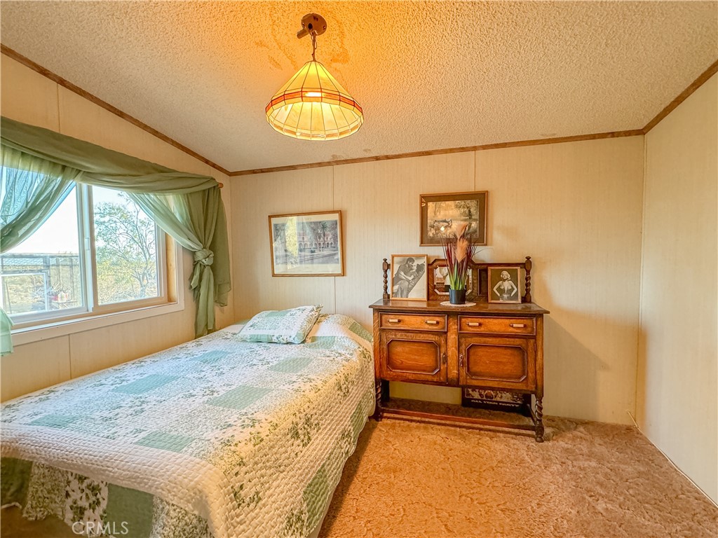 https://media.crmls.org/medias/7fcf2cf9-1697-473c-b554-d021761d3177.jpg?preset=X-Large
