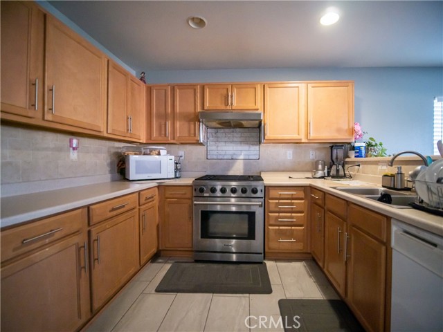 Detail Gallery Image 17 of 19 For 16066 Pawnee Pl, Victorville,  CA 92394 - 3 Beds | 2 Baths