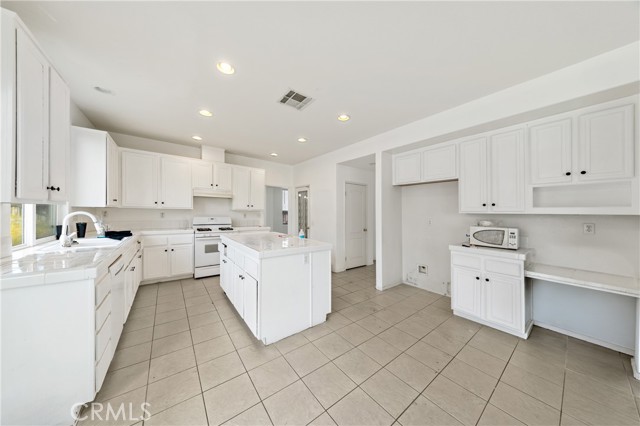 Detail Gallery Image 9 of 45 For 31824 Palm Vista Ct, Menifee,  CA 92584 - 3 Beds | 2/1 Baths