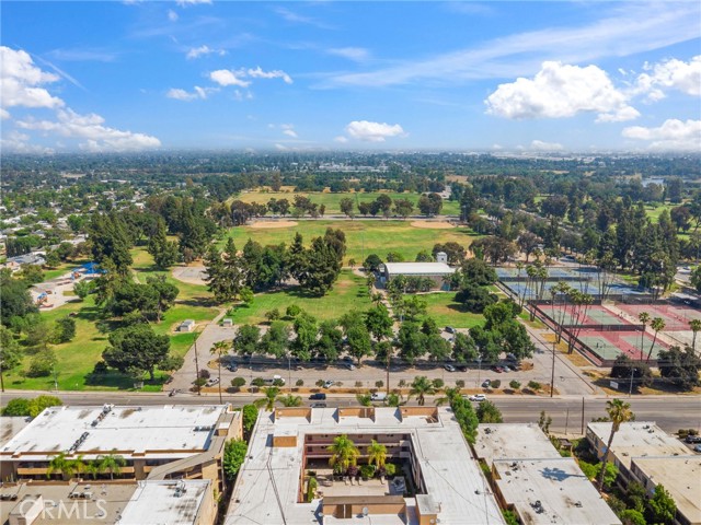 17000 Burbank Boulevard, Encino CA: https://media.crmls.org/medias/7fd00674-94eb-43ff-b95f-3047df2c3ea0.jpg