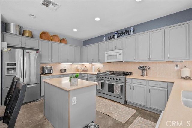 Detail Gallery Image 11 of 37 For 2189 Stonewood, Mentone,  CA 92359 - 5 Beds | 3/1 Baths