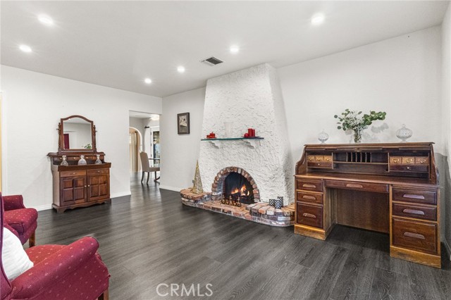 Detail Gallery Image 4 of 34 For 1817 N Hollywood, Burbank,  CA 91505 - 2 Beds | 1 Baths