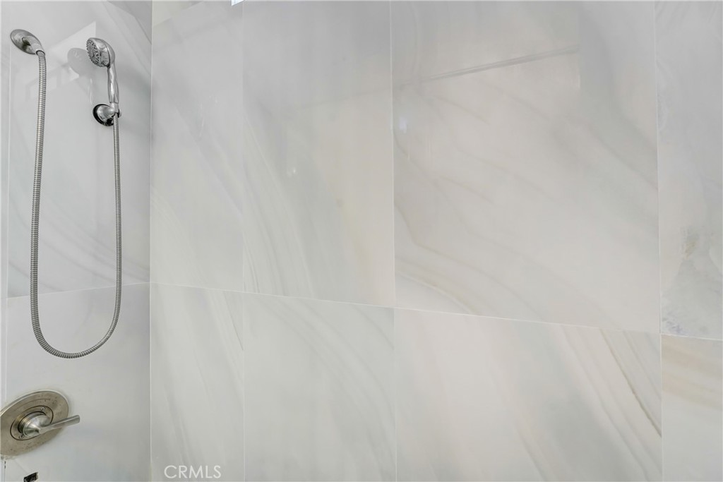 https://media.crmls.org/medias/7fd169a4-0fb4-43b9-a0b6-61ef0fcbc7f4.jpg?preset=X-Large