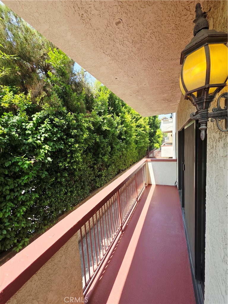 https://media.crmls.org/medias/7fd1d98e-6c39-4c35-92b5-67b2a8335d59.jpg?preset=X-Large