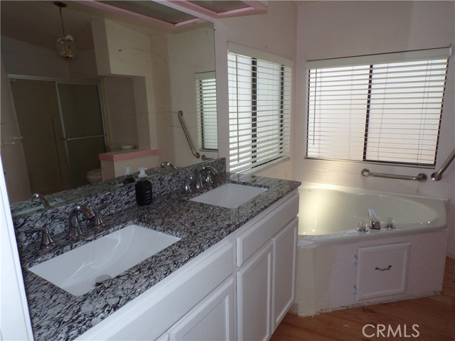Detail Gallery Image 4 of 32 For 1721 E Colton Ave #110,  Redlands,  CA 92374 - 3 Beds | 2 Baths