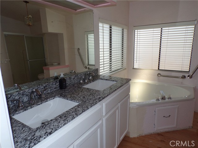 Detail Gallery Image 4 of 32 For 1721 E Colton Ave #110,  Redlands,  CA 92374 - 3 Beds | 2 Baths