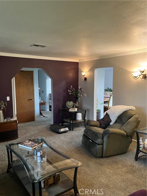 1976 6th Street, Oroville CA: https://media.crmls.org/medias/7fd26c46-9e52-433d-a300-5b67fb1319cf.jpg