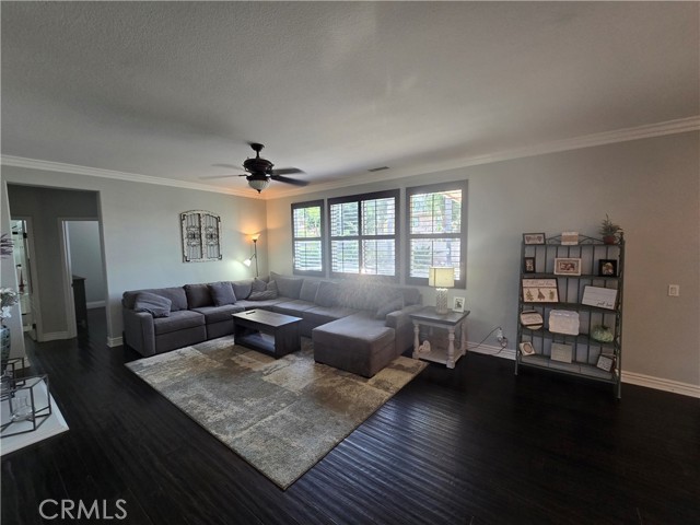 Detail Gallery Image 9 of 37 For 3250 Quartz Cir, Corona,  CA 92882 - 5 Beds | 3/1 Baths