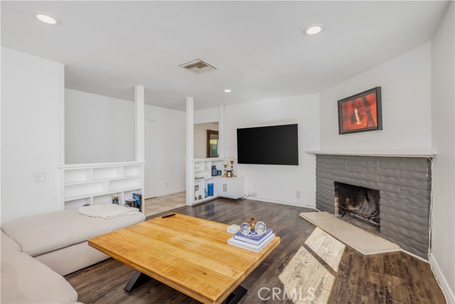 Detail Gallery Image 3 of 38 For 24131 Kittridge, West Hills,  CA 91307 - 5 Beds | 3 Baths