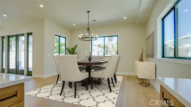 Detail Gallery Image 18 of 68 For 6250 Lindley Ave, Encino,  CA 91316 - 4 Beds | 3/1 Baths