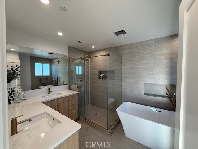 Detail Gallery Image 13 of 14 For 13369 W Celeste Pkwy, Pacoima,  CA 91331 - 3 Beds | 2/1 Baths