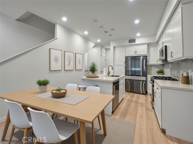 Detail Gallery Image 7 of 28 For 16428 Whittier Bld #2,  Whittier,  CA 90603 - 3 Beds | 3 Baths