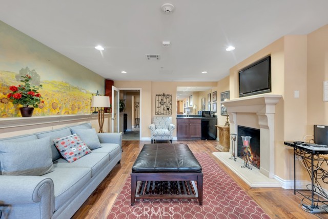 13200 Moorpark Street, Sherman Oaks CA: https://media.crmls.org/medias/7fd4bbcf-be9a-4977-b18a-5212bdd5f300.jpg