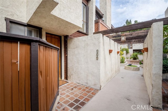 Detail Gallery Image 5 of 42 For 1244 Valley View Rd #129,  Glendale,  CA 91202 - 2 Beds | 2/1 Baths