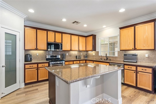 Detail Gallery Image 15 of 43 For 34747 Mediterra Cir, Winchester,  CA 92596 - 5 Beds | 3 Baths