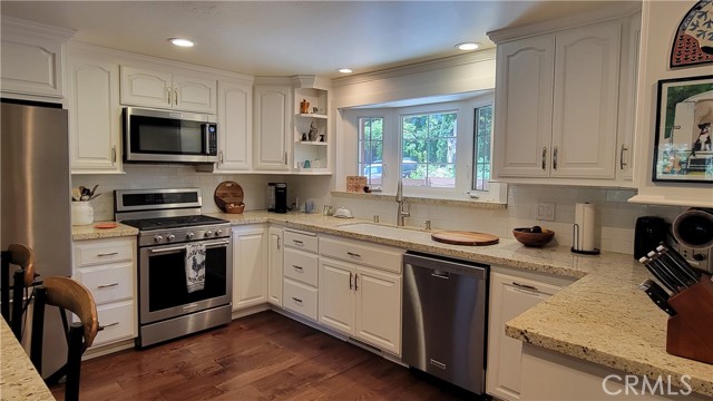 Detail Gallery Image 7 of 27 For 221 Darfo Dr, Crestline,  CA 92325 - 3 Beds | 2 Baths