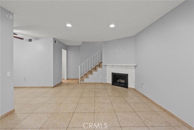 Detail Gallery Image 2 of 28 For 14265 Terra Bella St #10,  Panorama City,  CA 91402 - 3 Beds | 3 Baths