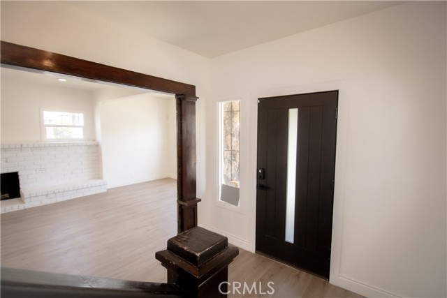 2101 Arlington Avenue, Los Angeles CA: https://media.crmls.org/medias/7fd6ee34-0b4c-489b-9e8c-32ff16d9b59b.jpg