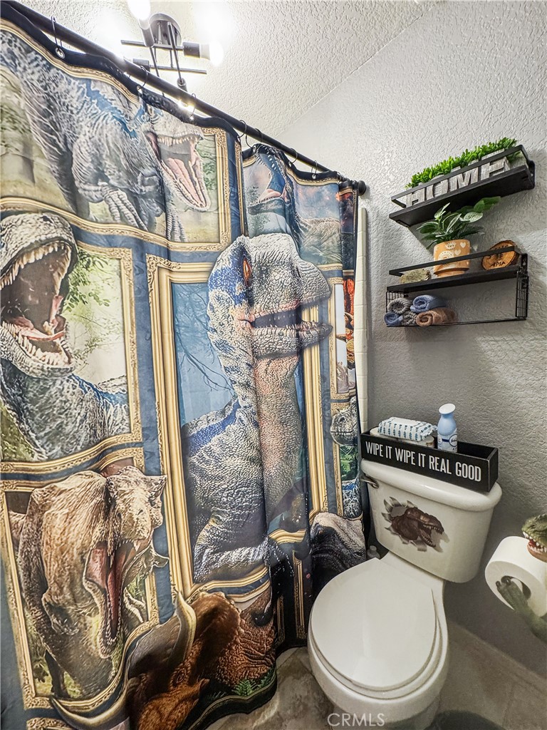 https://media.crmls.org/medias/7fd70012-6506-46d7-8b34-48259389bded.jpg?preset=X-Large
