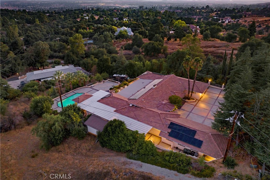 https://media.crmls.org/medias/7fd85775-997d-4730-a7a3-e1994abca27b.jpg?preset=X-Large