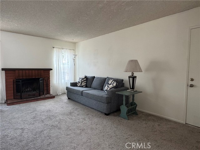 Detail Gallery Image 12 of 17 For 2309 W Flora St, Santa Ana,  CA 92704 - 4 Beds | 2/1 Baths