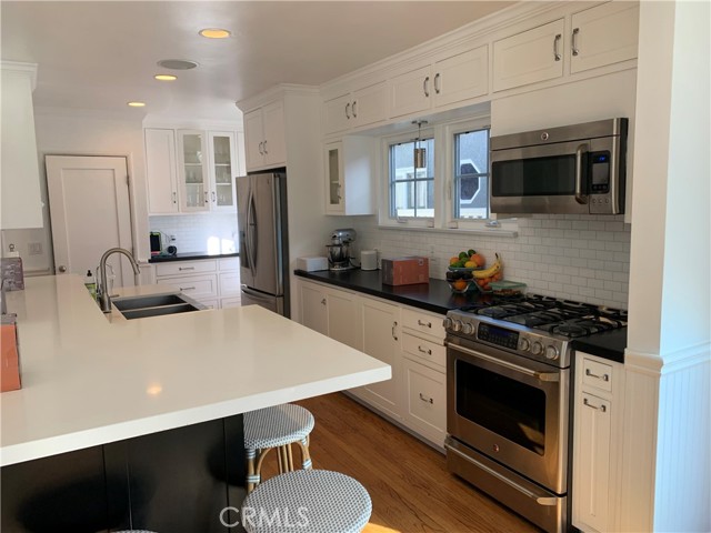 Detail Gallery Image 4 of 50 For 529 21st St, Manhattan Beach,  CA 90266 - 4 Beds | 3 Baths