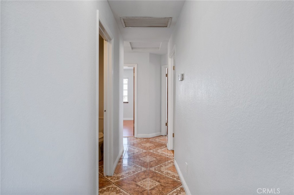 https://media.crmls.org/medias/7fd93d30-419a-4381-9fa6-f3336031ed7a.jpg?preset=X-Large
