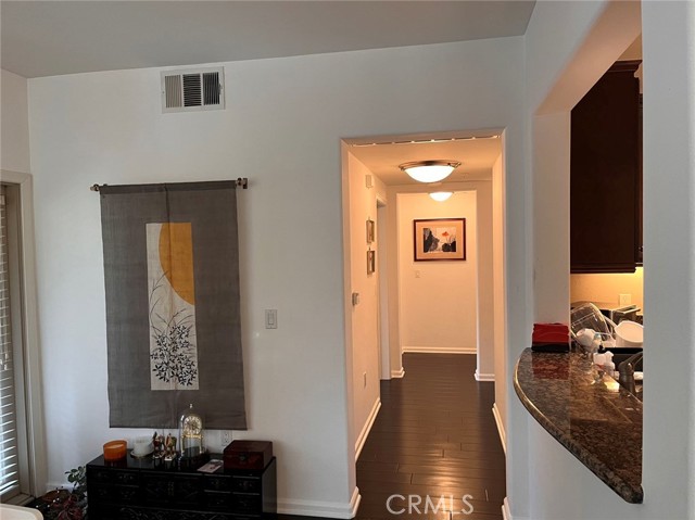 Detail Gallery Image 9 of 23 For 128 N Oak Knoll Ave #210,  Pasadena,  CA 91101 - 2 Beds | 2 Baths