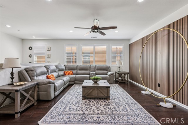 27631 Camellia Drive, Saugus CA: https://media.crmls.org/medias/7fda20d6-1d30-4e49-8f4f-257253018a92.jpg