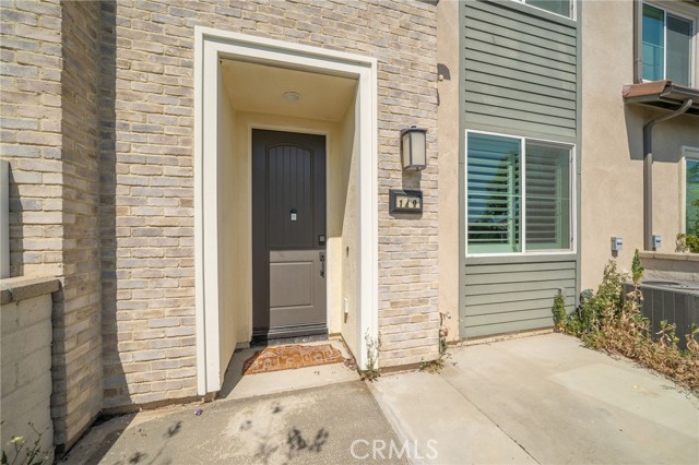 Detail Gallery Image 3 of 49 For 3580 E Lantern Paseo #142,  Ontario,  CA 91761 - 3 Beds | 2/1 Baths