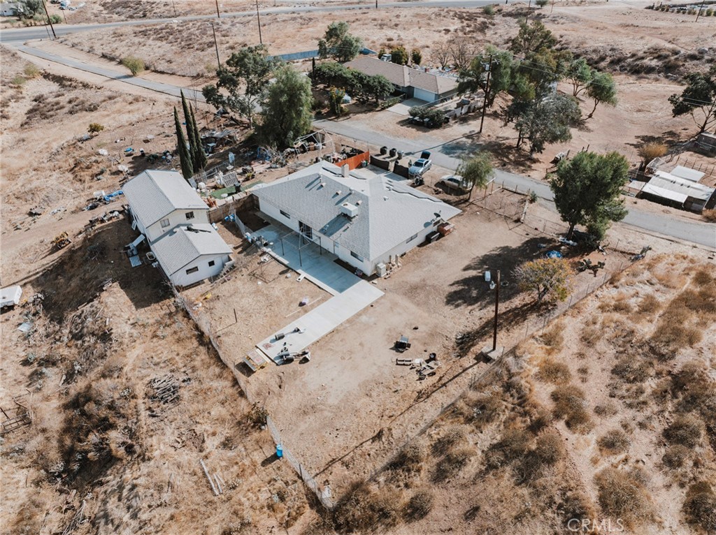 https://media.crmls.org/medias/7fdb830f-ffbf-48bb-b78a-9f4bc7b17055.jpg?preset=X-Large