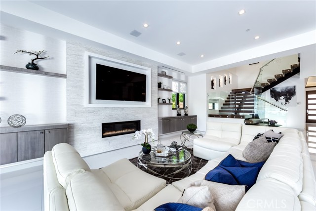 Detail Gallery Image 7 of 34 For 12732 Hortense St., Studio City,  CA 91604 - 5 Beds | 6 Baths