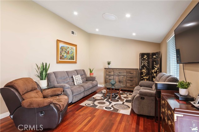 Detail Gallery Image 12 of 24 For 19221 Avenue of the Oaks a,  Newhall,  CA 91321 - 2 Beds | 1 Baths