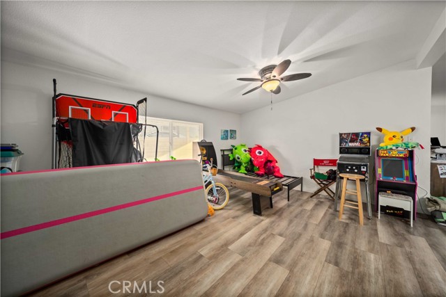 Detail Gallery Image 13 of 27 For 1030 E Avenue S #186,  Palmdale,  CA 93550 - 4 Beds | 2 Baths