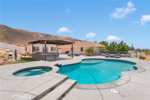 22752 Roundup Way, Apple Valley CA: https://media.crmls.org/medias/7fdd14f0-abec-45b2-97bb-633b497f1ce9.jpg