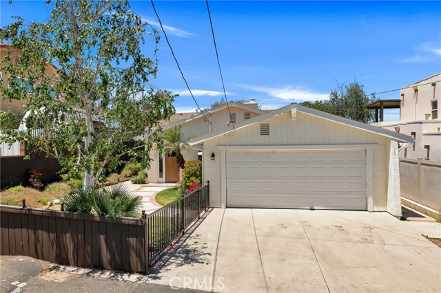 221 Acacia Lane, Newbury Park CA: https://media.crmls.org/medias/7fdd3585-3604-4d88-a7d4-09b279d662d3.jpg