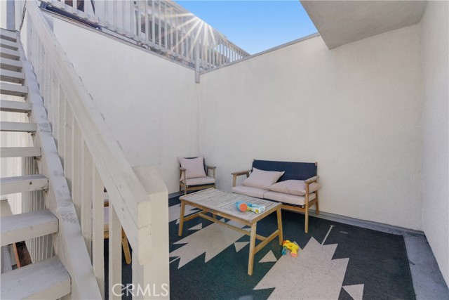 Detail Gallery Image 8 of 31 For 334 Palm Dr, Hermosa Beach,  CA 90254 - 3 Beds | 3 Baths