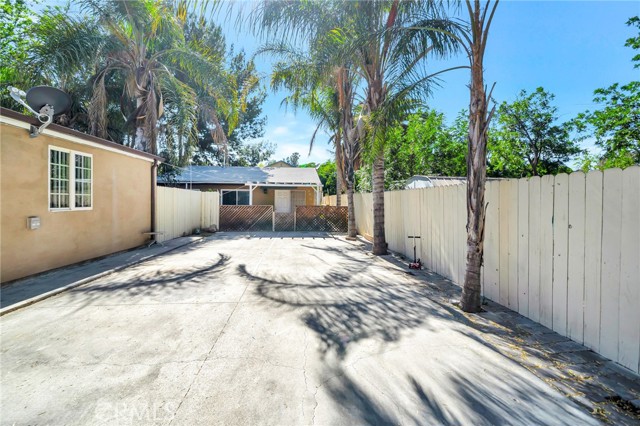6929 1/2 Amigo Avenue, Reseda CA: https://media.crmls.org/medias/7fde49e3-2faf-4207-be7c-7c72ca52903d.jpg