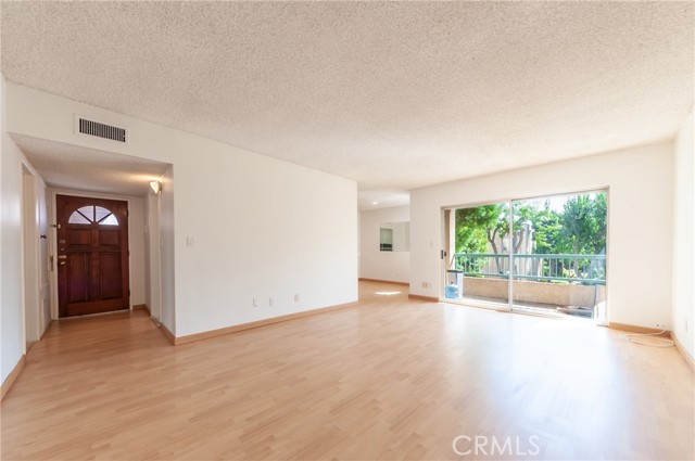 18307 Burbank Boulevard, 34 photo 5