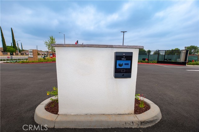 Detail Gallery Image 5 of 63 For 14410 Bing Ave, Fontana,  CA 92335 - 2 Beds | 2 Baths