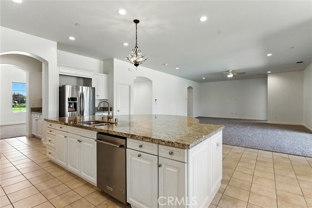 Detail Gallery Image 13 of 46 For 12303 Hemmerling Ln, Bakersfield,  CA 93311 - 4 Beds | 4 Baths