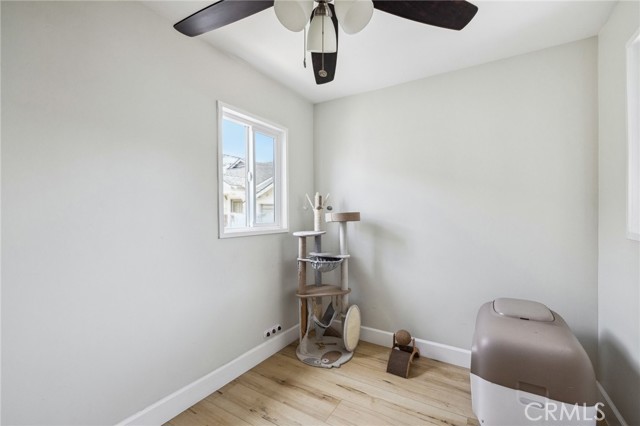 4562 W 17th Street, Los Angeles CA: https://media.crmls.org/medias/7fe082b0-2524-48e4-a457-bbc0f4580cfa.jpg