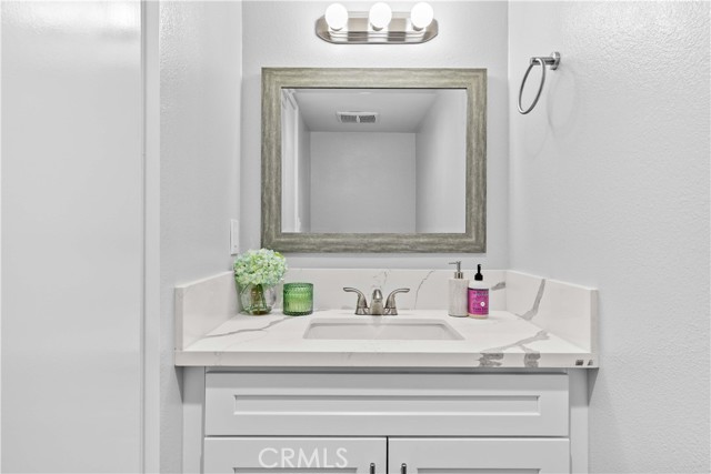 Detail Gallery Image 21 of 37 For 1881 Alpha Rd #8,  Glendale,  CA 91208 - 2 Beds | 3 Baths