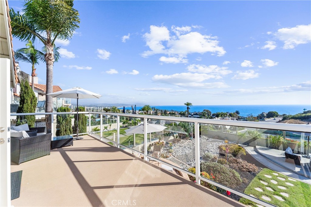 https://media.crmls.org/medias/7fe12399-a9b4-40f1-8ad7-18ebef4acc66.jpg?preset=X-Large