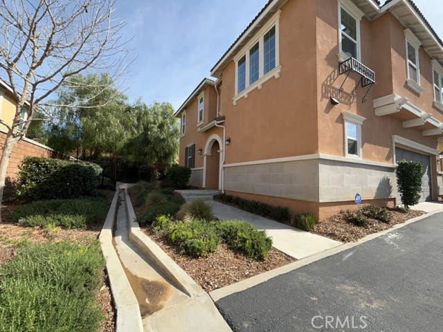 Detail Gallery Image 2 of 23 For 20102 Cold Canyon Ct, Riverside,  CA 92507 - 3 Beds | 2/1 Baths