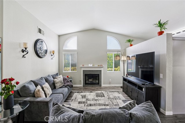 Detail Gallery Image 4 of 25 For 2350 Juneberry, Hemet,  CA 92545 - 2 Beds | 2 Baths