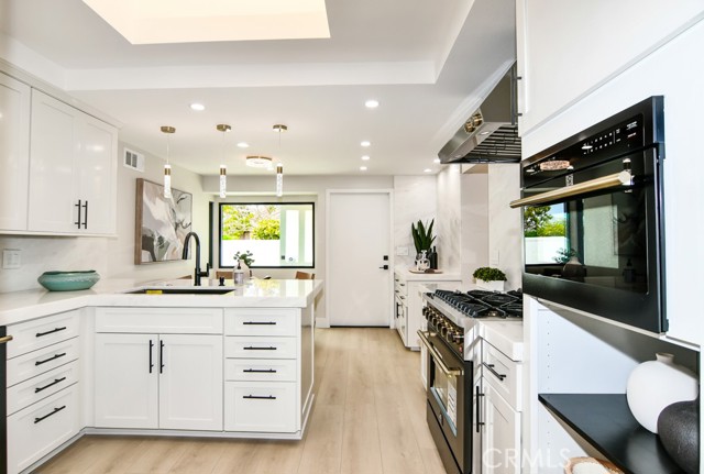Detail Gallery Image 22 of 41 For 10 White Water Dr, Corona Del Mar,  CA 92625 - 2 Beds | 2 Baths